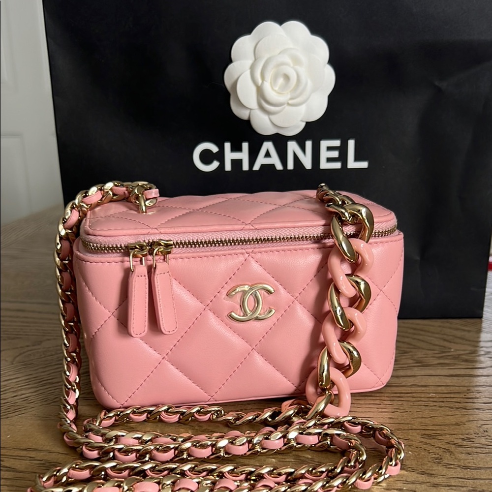Like New Chanel Pink Quilted Leather Crossbody Bag with Gold Hardware